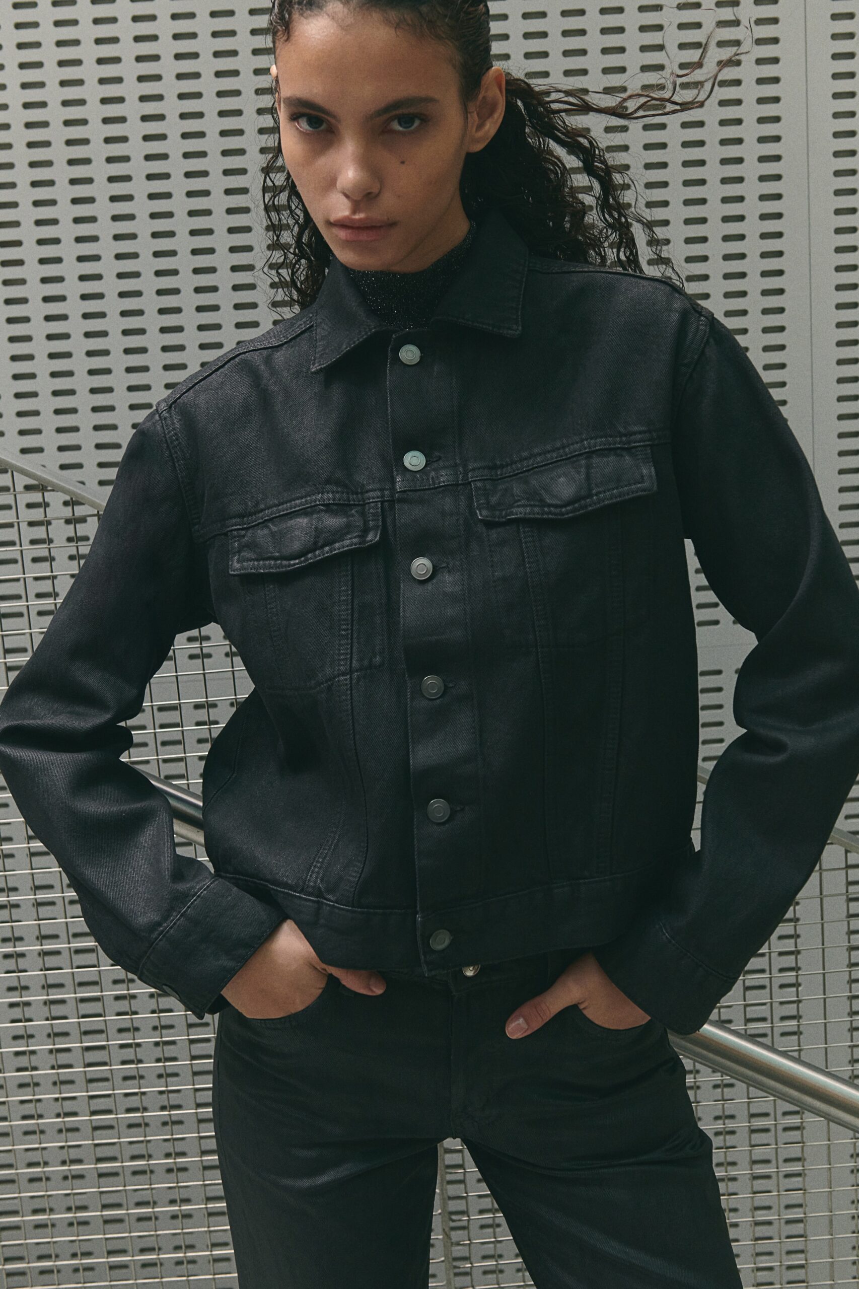 schwarze-jeansjacke-damen-562thg-1.jpg